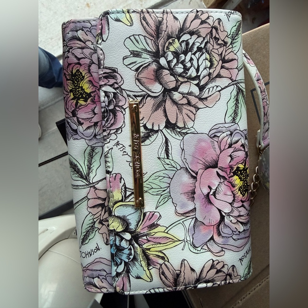 Betsey Johnson XO Sadie floral print crossbody purse/wallet
 new without tags - Picture 4 of 8